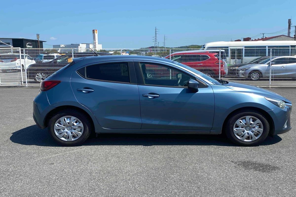 2016 Mazda Demio