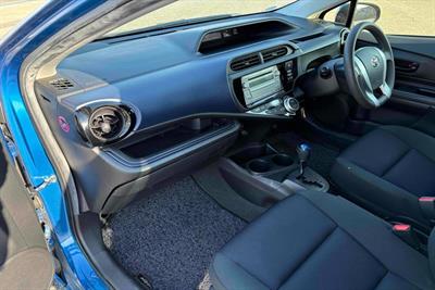 2016 Toyota Aqua - Thumbnail