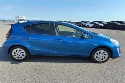 2016 Toyota Aqua - Thumbnail