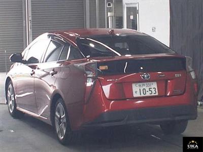 2016 Toyota Prius - Thumbnail
