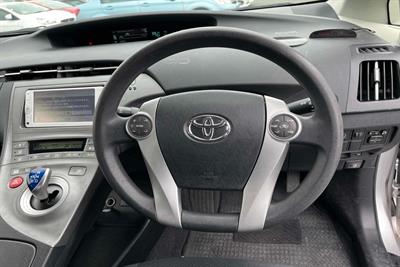 2014 Toyota Prius - Thumbnail