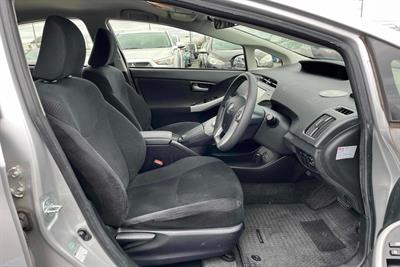 2014 Toyota Prius - Thumbnail