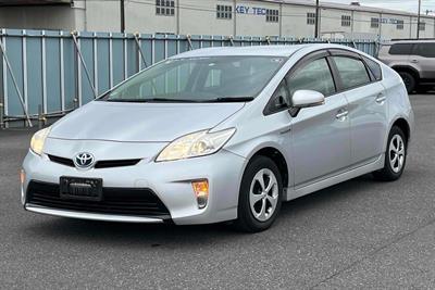 2014 Toyota Prius - Thumbnail