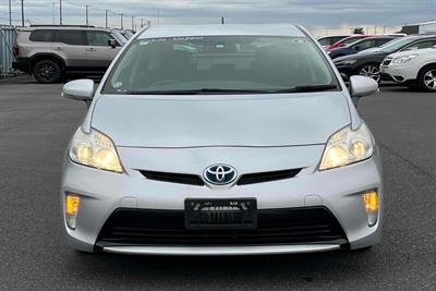 2014 Toyota Prius - Thumbnail