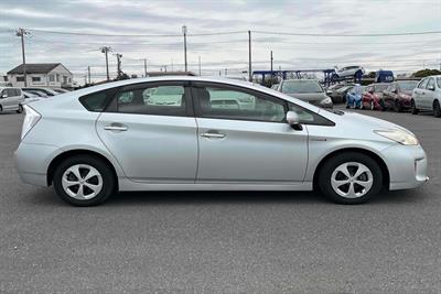 2014 Toyota Prius - Thumbnail