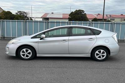2014 Toyota Prius - Thumbnail