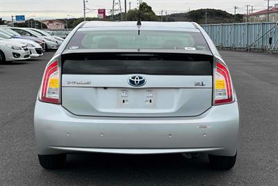 2014 Toyota Prius - Thumbnail