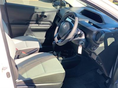 2016 Toyota Aqua - Thumbnail