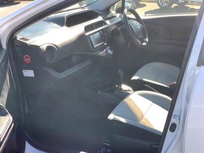 2016 Toyota Aqua - Thumbnail