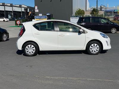 2016 Toyota Aqua - Thumbnail