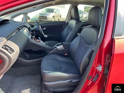 2015 Toyota Prius - Thumbnail