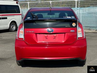 2015 Toyota Prius - Thumbnail