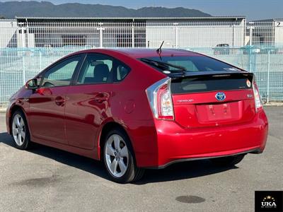 2015 Toyota Prius - Thumbnail