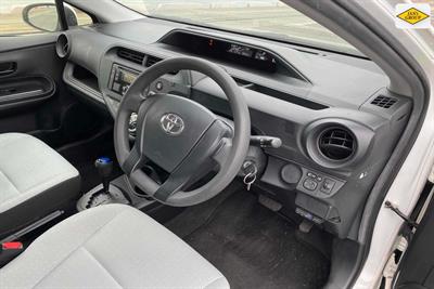 2017 Toyota Aqua - Thumbnail