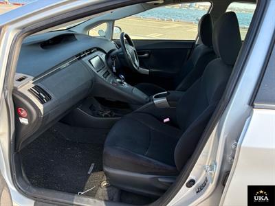 2013 Toyota Prius - Thumbnail