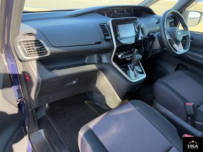 2017 Nissan Serena - Thumbnail