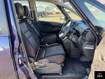 2017 Nissan Serena - Thumbnail