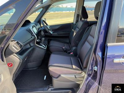 2017 Nissan Serena - Thumbnail