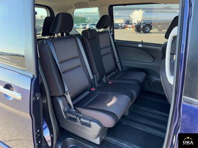 2017 Nissan Serena - Thumbnail