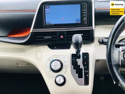 2015 Toyota Sienta - Thumbnail