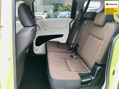 2015 Toyota Sienta - Thumbnail