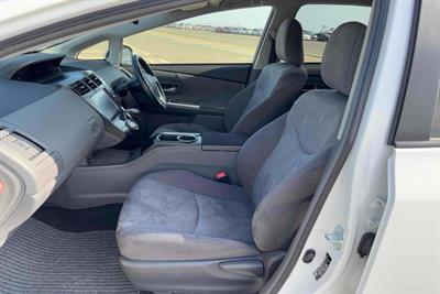 2013 Toyota Prius - Thumbnail