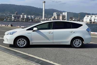 2013 Toyota Prius - Thumbnail