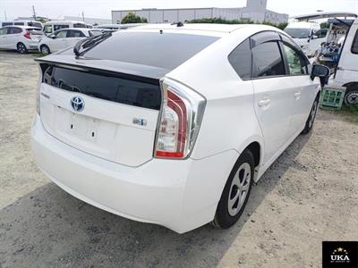 2015 Toyota Prius - Thumbnail