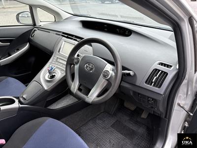 2013 Toyota Prius - Thumbnail