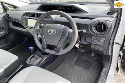 2016 Toyota Aqua - Thumbnail