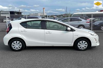 2016 Toyota Aqua - Thumbnail