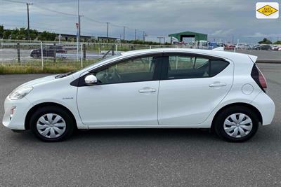 2016 Toyota Aqua - Thumbnail