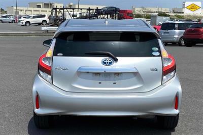2018 Toyota Aqua - Thumbnail