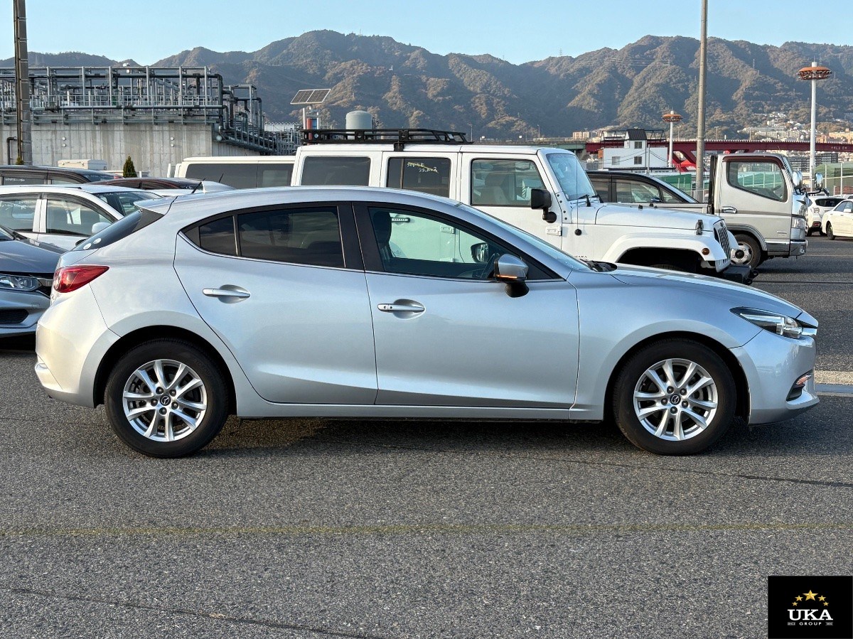 2017 Mazda Axela