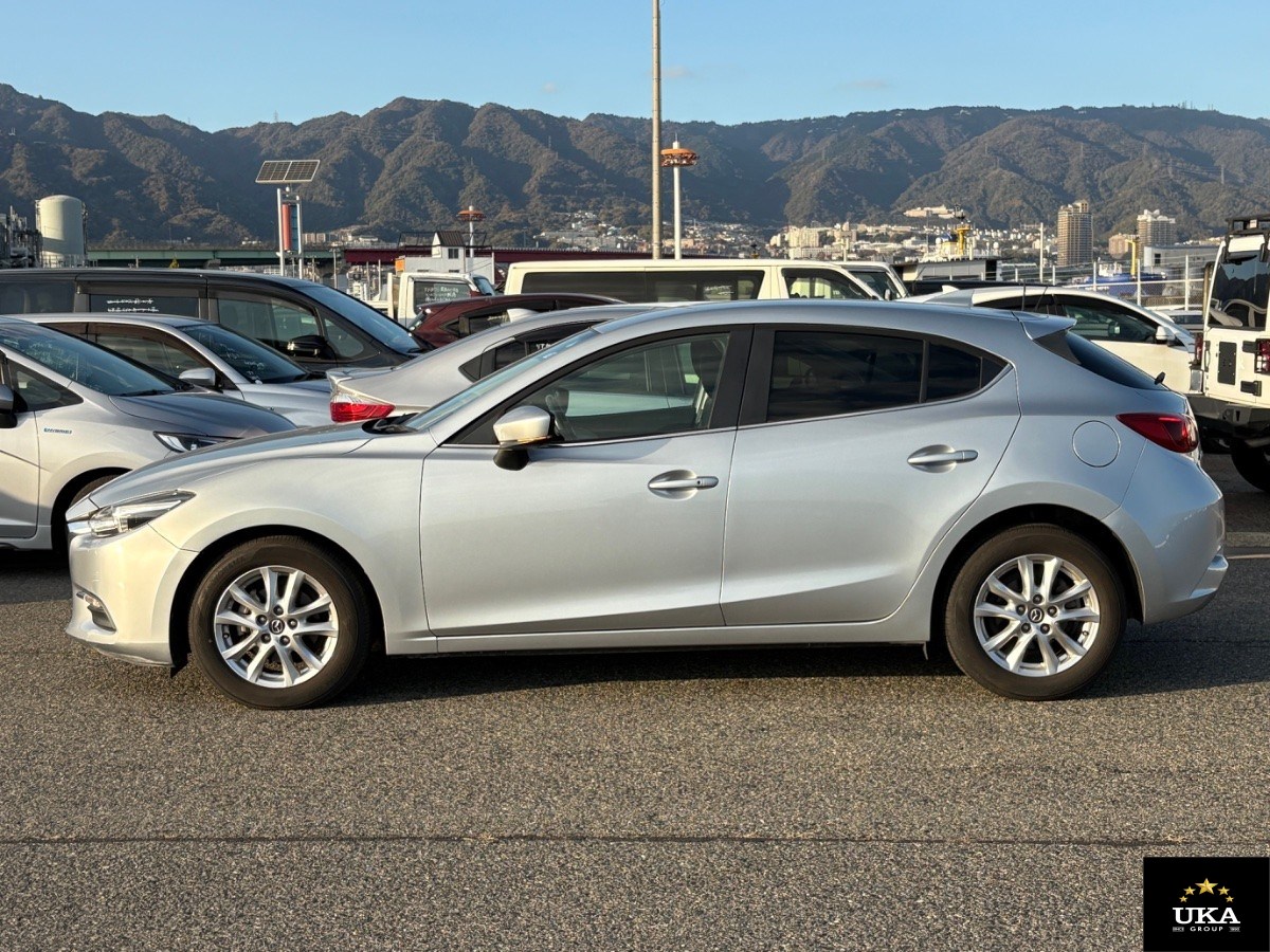 2017 Mazda Axela