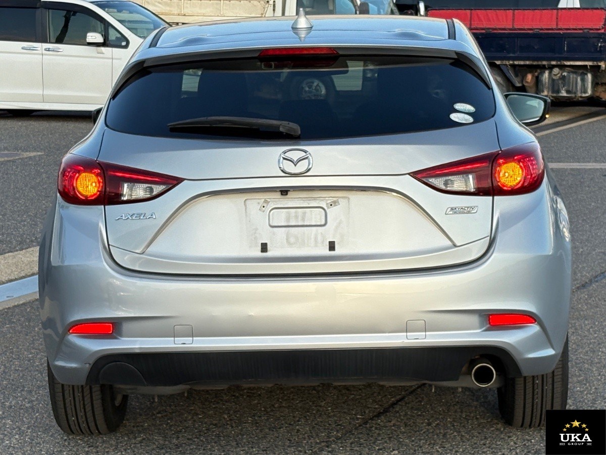 2017 Mazda Axela