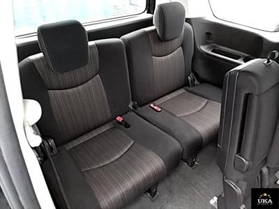 2016 Nissan Serena - Thumbnail