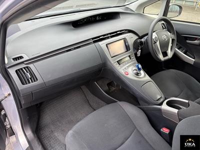 2014 Toyota Prius - Thumbnail