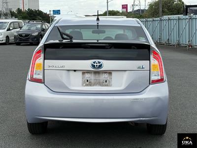 2014 Toyota Prius - Thumbnail