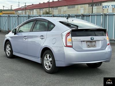 2014 Toyota Prius - Thumbnail