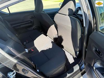 2015 Toyota Aqua - Thumbnail