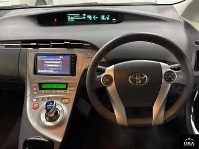 2015 Toyota Prius - Thumbnail