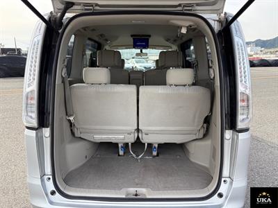 2013 Nissan Serena - Thumbnail