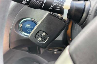 2014 Toyota Prius - Thumbnail
