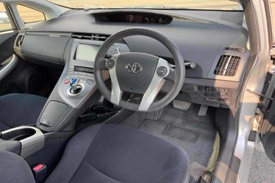 2014 Toyota Prius - Thumbnail