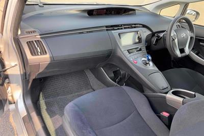 2014 Toyota Prius - Thumbnail