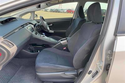 2014 Toyota Prius - Thumbnail