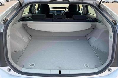 2014 Toyota Prius - Thumbnail