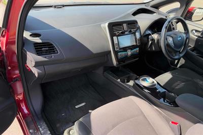 2015 Nissan Leaf - Thumbnail