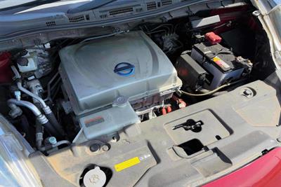 2015 Nissan Leaf - Thumbnail